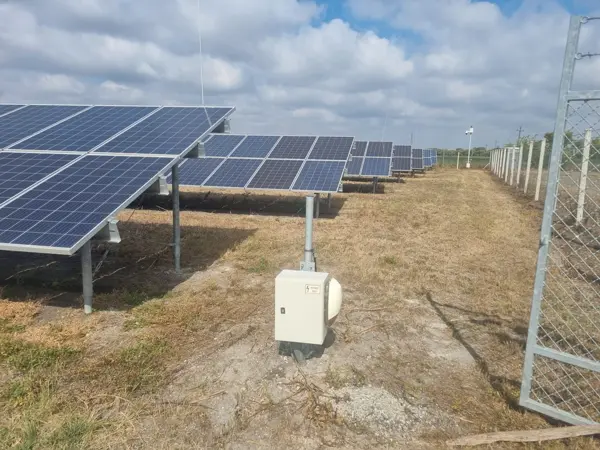 Parcul fotovoltaic conectat la stocare